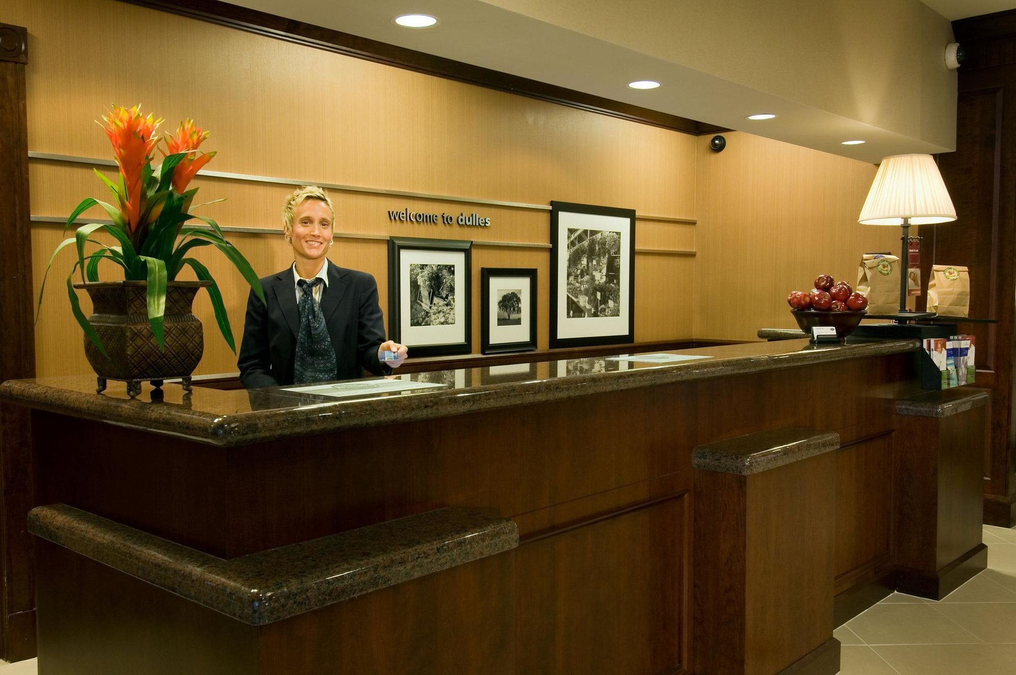 Hampton Inn & Suites Washington-Dulles International Airport Sterling Exterior photo